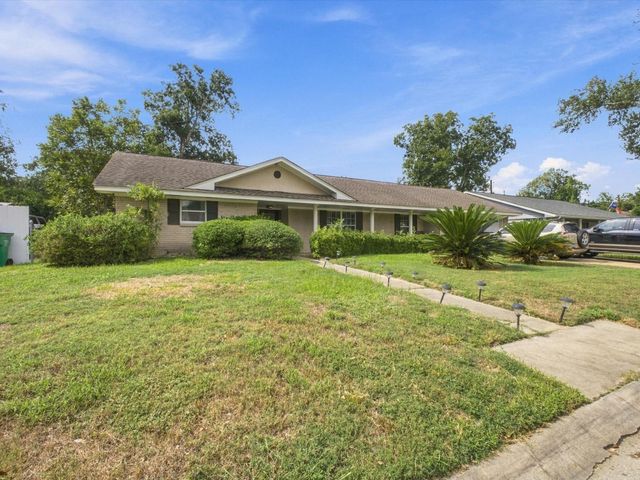 2104 French Place, Baytown, TX 77520