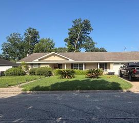 2104 French Place, Baytown, TX 77520