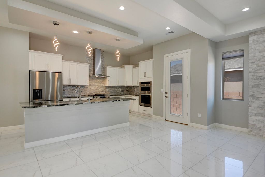 Image 10 of property listing at 2744 Camino Plata Loop NE, Rio Rancho, NM 87144