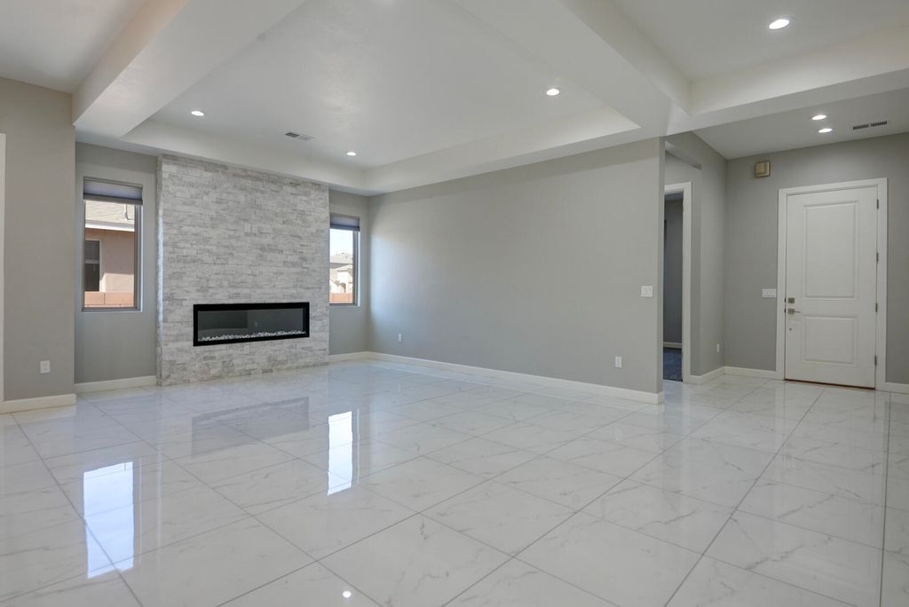 Image 13 of property listing at 2744 Camino Plata Loop NE, Rio Rancho, NM 87144