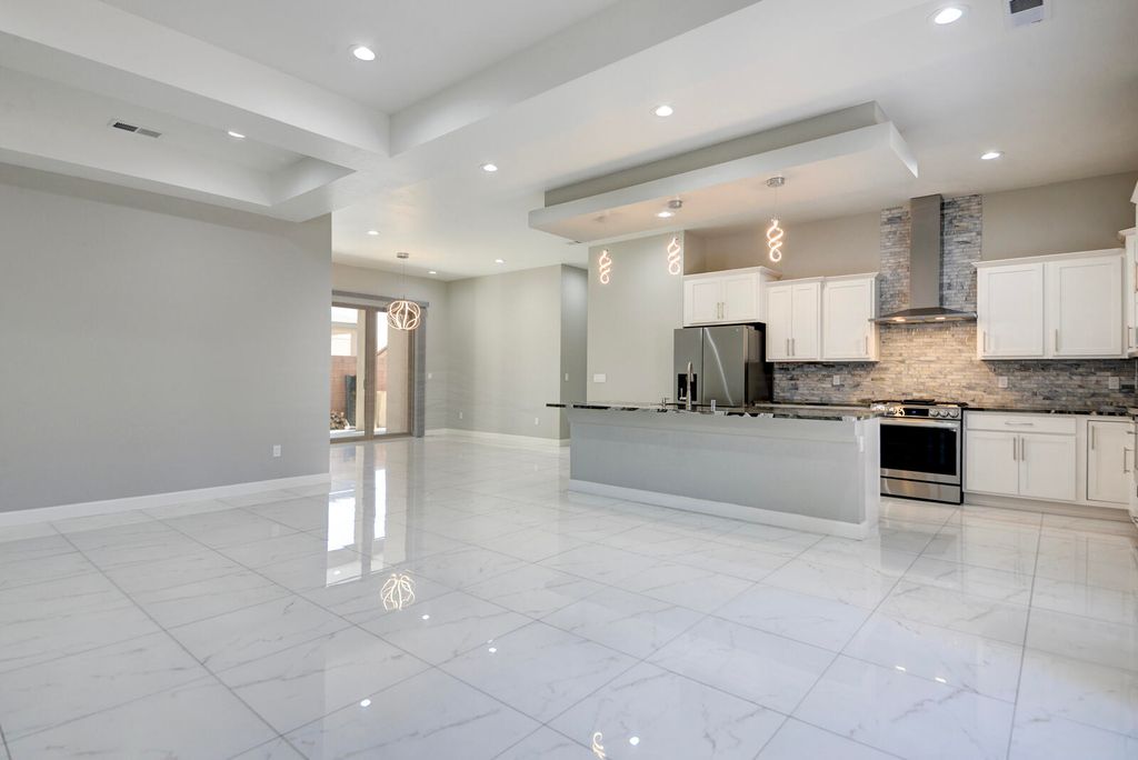 Image 15 of property listing at 2744 Camino Plata Loop NE, Rio Rancho, NM 87144