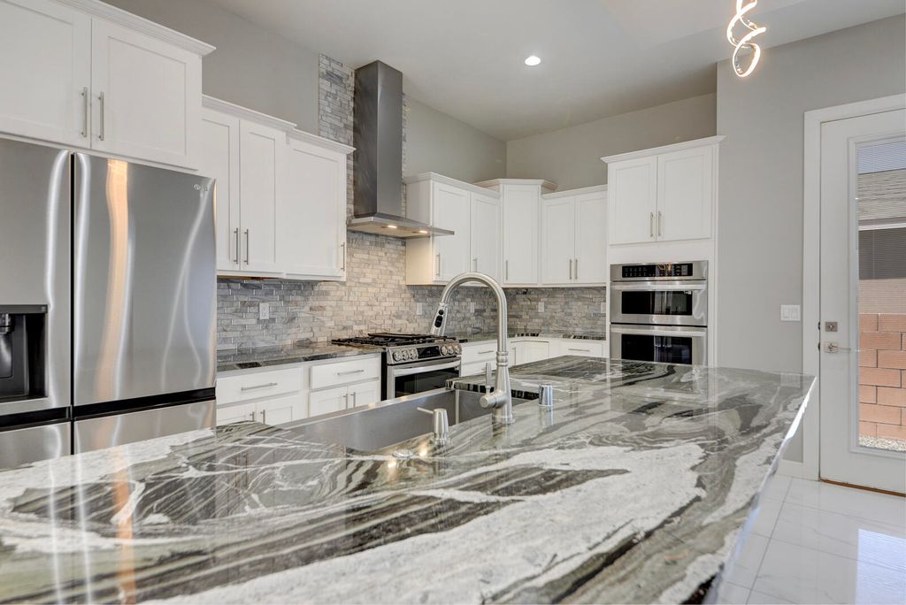 Image 18 of property listing at 2744 Camino Plata Loop NE, Rio Rancho, NM 87144