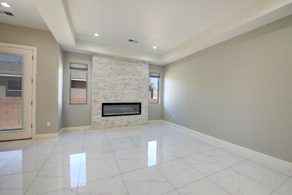 Image 7 of property listing at 2744 Camino Plata Loop NE, Rio Rancho, NM 87144