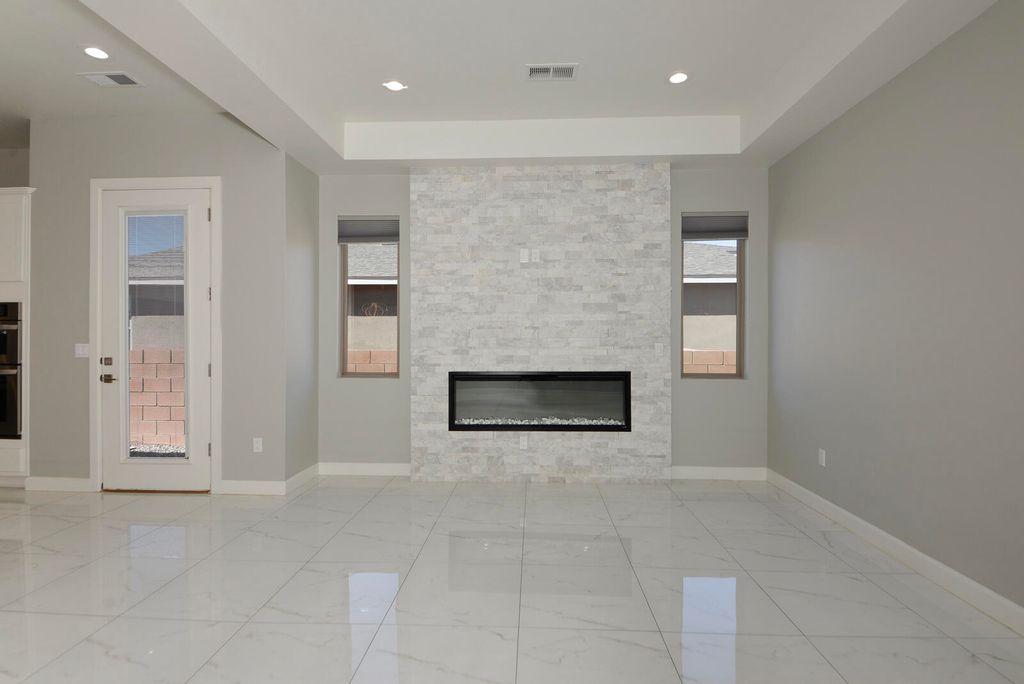 Image 8 of property listing at 2744 Camino Plata Loop NE, Rio Rancho, NM 87144