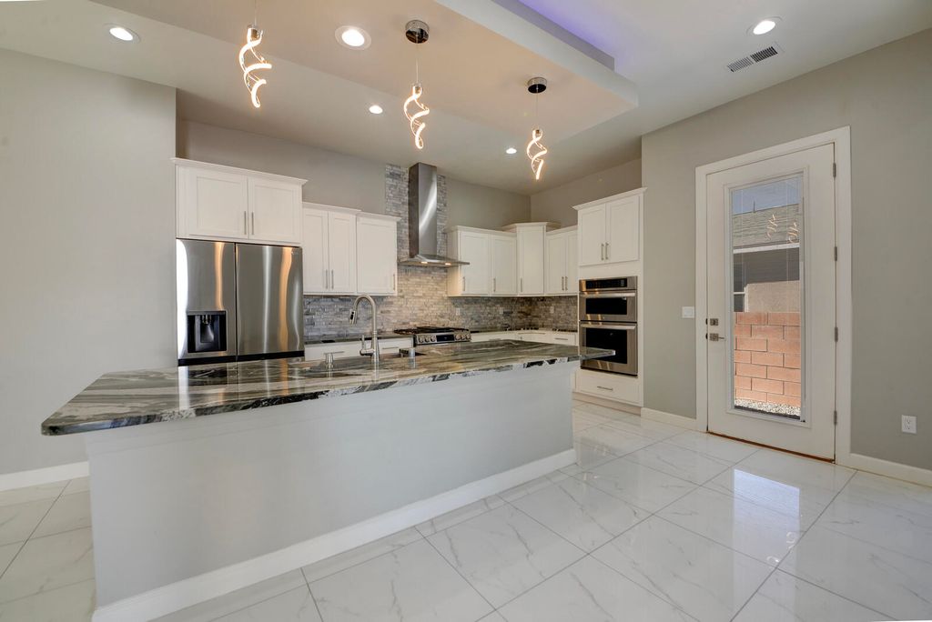 Image 9 of property listing at 2744 Camino Plata Loop NE, Rio Rancho, NM 87144