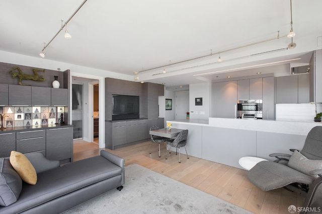 229 Brannan Street 16E, San Francisco, CA 94107