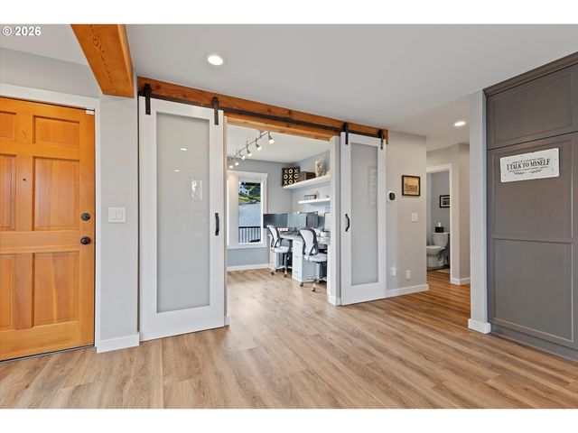 6564 ARTEMIS Ln, West Linn, OR 97068