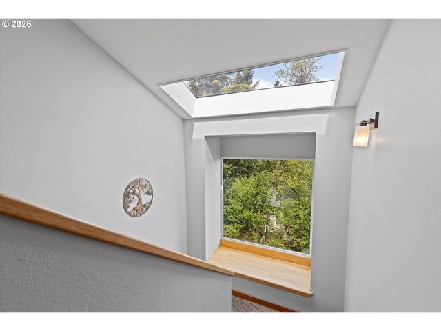 6564 ARTEMIS Ln, West Linn, OR 97068