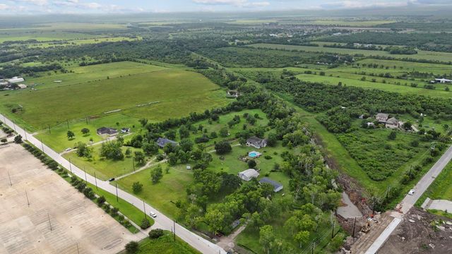 4338 Davenport Pkwy, Rosharon, TX 77583