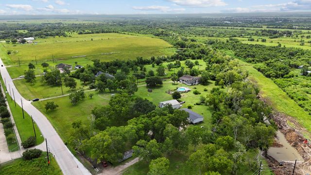 4338 Davenport Pkwy, Rosharon, TX 77583