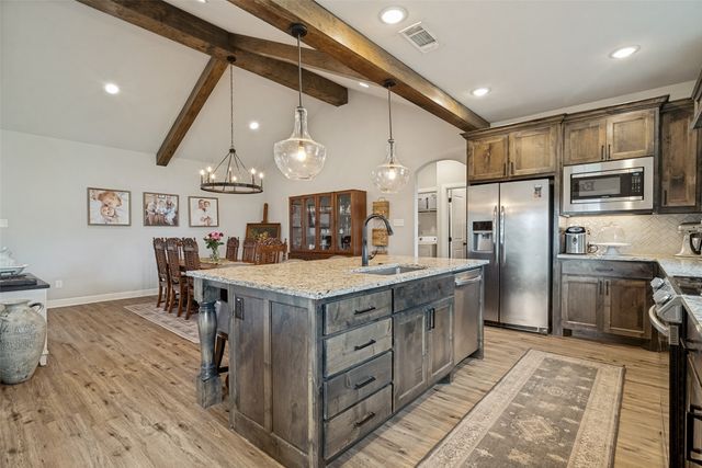 409 Oak Meadow Lane, Weatherford, TX 76085