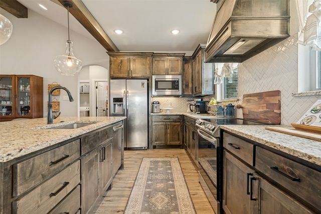 409 Oak Meadow Lane, Weatherford, TX 76085