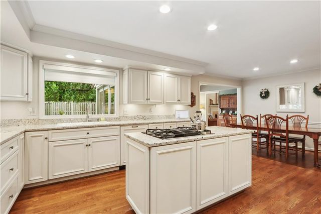 6905 Overhill Road, Mission Hills, KS 66208