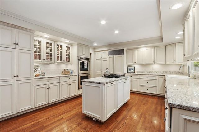 6905 Overhill Road, Mission Hills, KS 66208