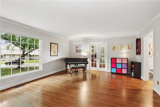 6905 Overhill Road, Mission Hills, KS 66208