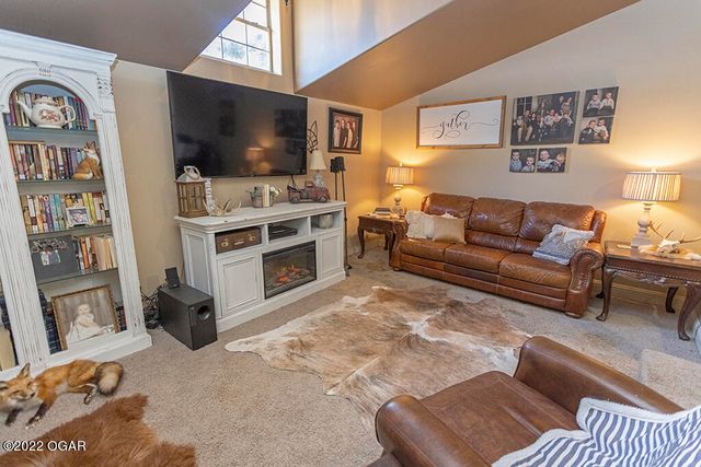 2953 Rowan Drive, Seneca, MO 64865