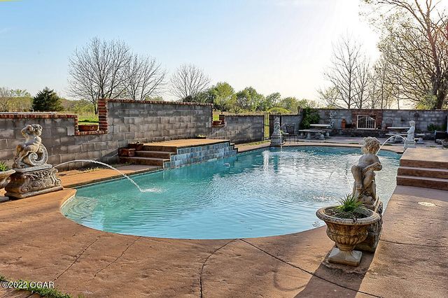 2953 Rowan Drive, Seneca, MO 64865