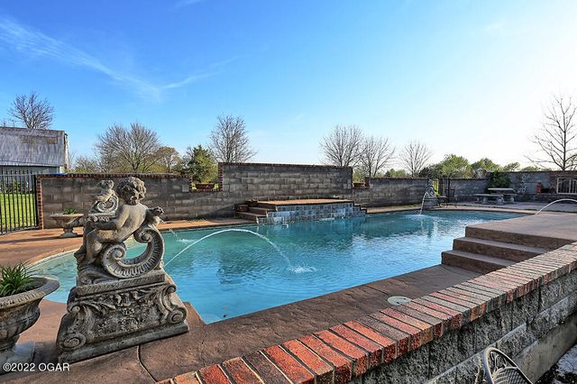 2953 Rowan Drive, Seneca, MO 64865