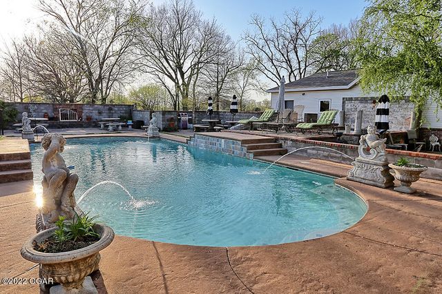 2953 Rowan Drive, Seneca, MO 64865