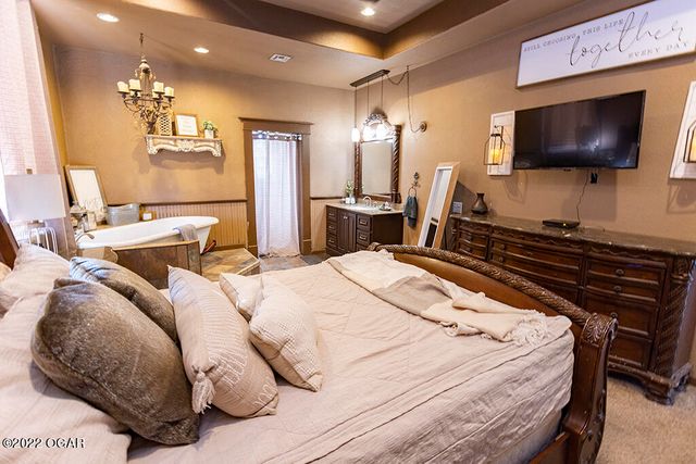 2953 Rowan Drive, Seneca, MO 64865