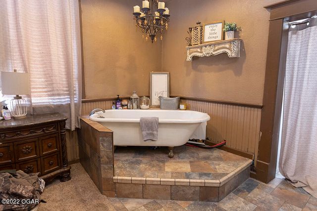 2953 Rowan Drive, Seneca, MO 64865