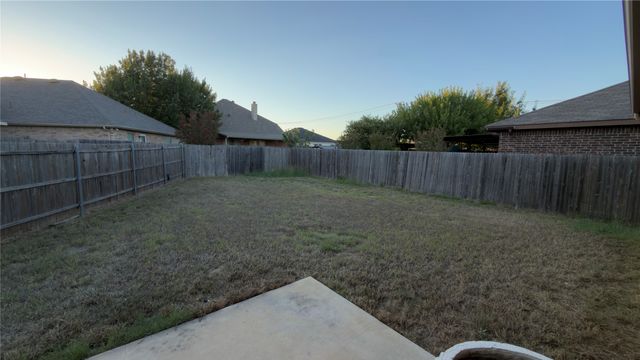 8808 Irish Bend Drive, Fort Worth, TX 76123