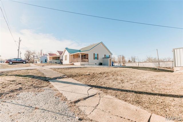 302 3rd Street, Dixon, MO 65459