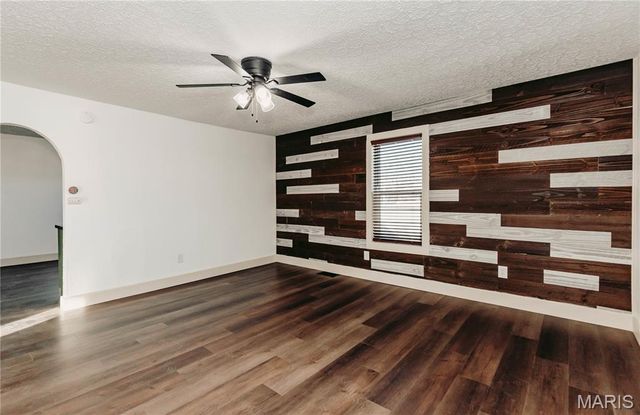 302 3rd Street, Dixon, MO 65459