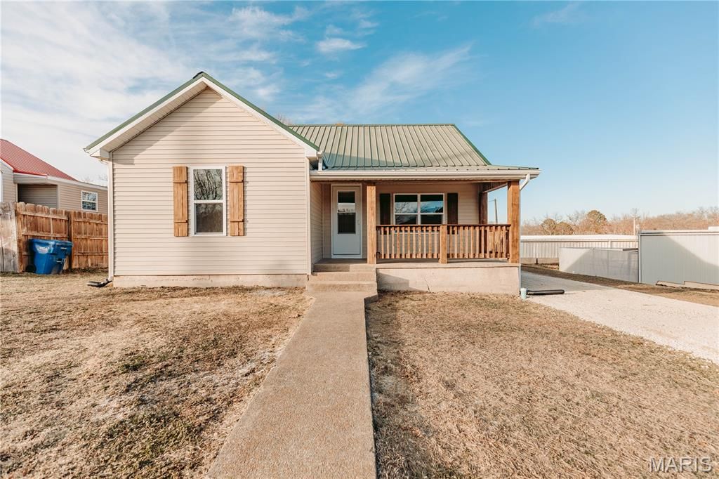 302 3rd Street, Dixon, MO 65459