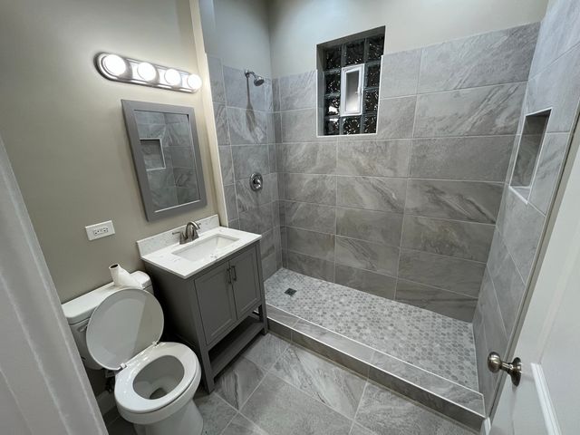 3816 W Montrose Avenue, Chicago, IL 60618