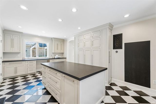 1609 Elmhurst Avenue, Nichols Hills, OK 73120