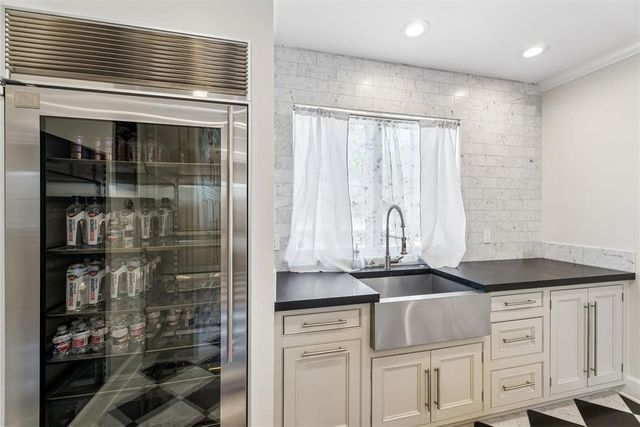 1609 Elmhurst Avenue, Nichols Hills, OK 73120
