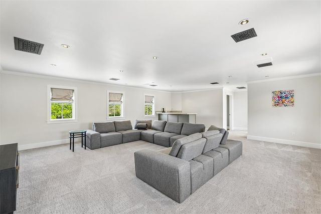 1609 Elmhurst Avenue, Nichols Hills, OK 73120