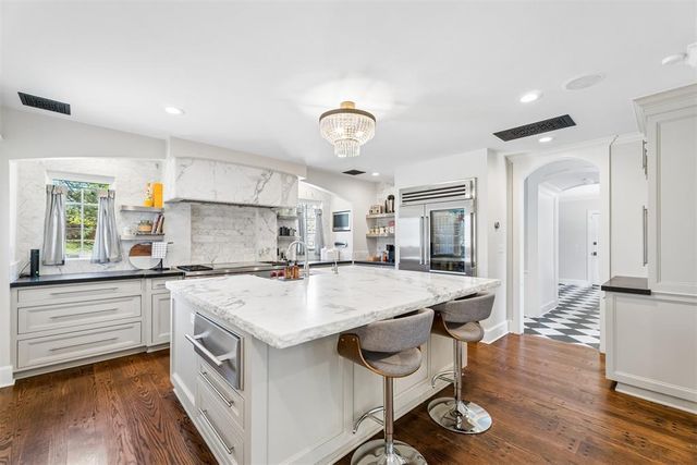 1609 Elmhurst Avenue, Nichols Hills, OK 73120