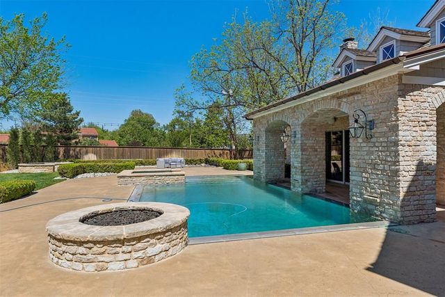 1609 Elmhurst Avenue, Nichols Hills, OK 73120