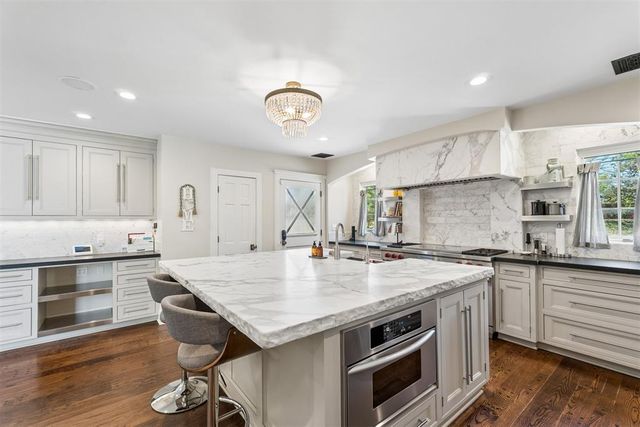 1609 Elmhurst Avenue, Nichols Hills, OK 73120