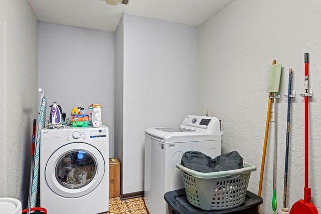 207 Broken Spur, Mountain Home, TX 78058