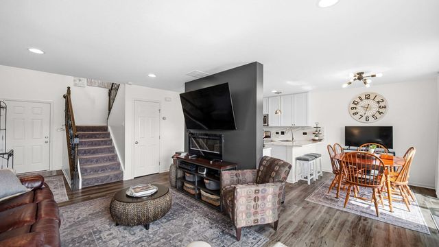 11175 Vermont Circle, Crown Point, IN 46307