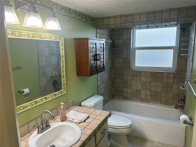 445 32ND AVENUE N E109, St Petersburg, FL 33704