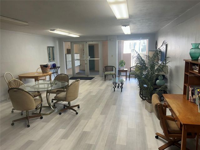 445 32ND AVENUE N E109, St Petersburg, FL 33704