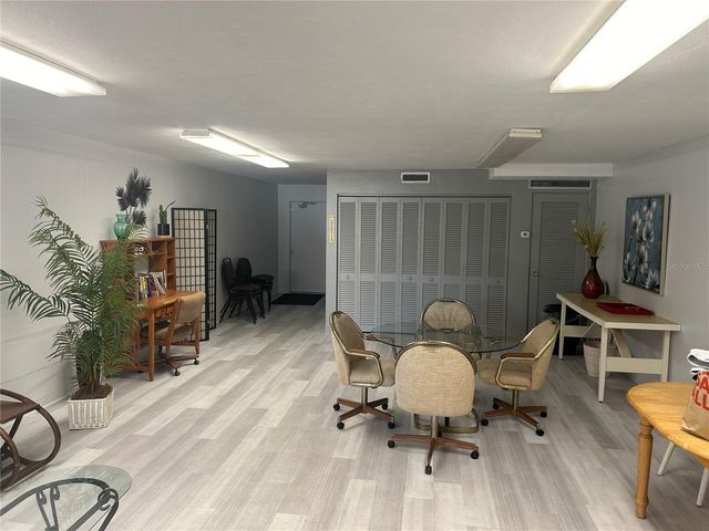 445 32ND AVENUE N E109, St Petersburg, FL 33704