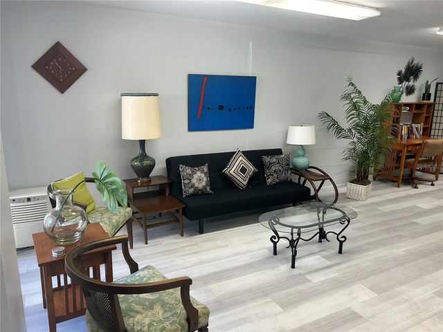 445 32ND AVENUE N E109, St Petersburg, FL 33704