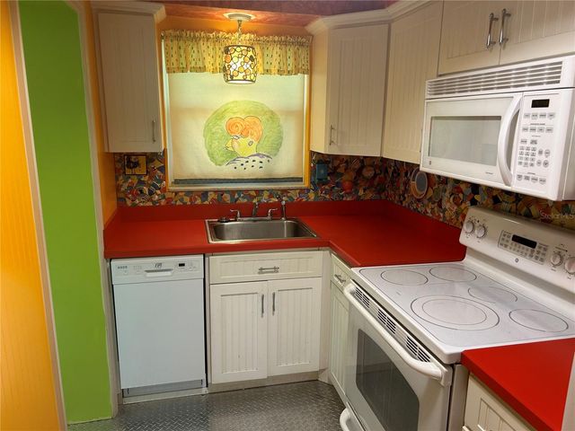 445 32ND AVENUE N E109, St Petersburg, FL 33704