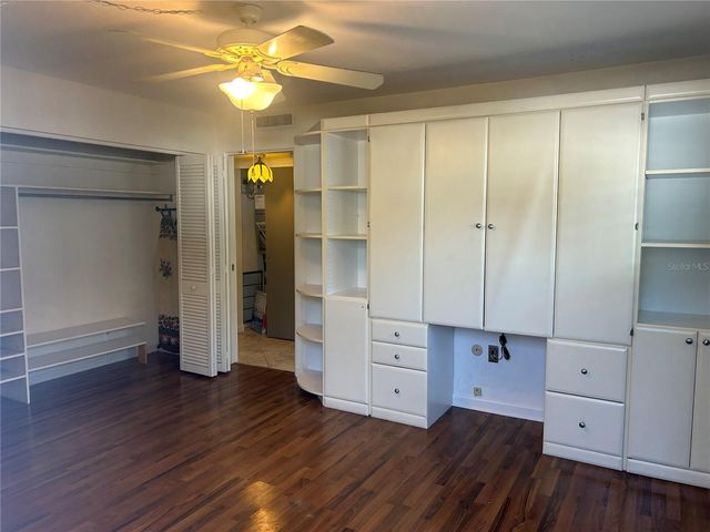 445 32ND AVENUE N E109, St Petersburg, FL 33704