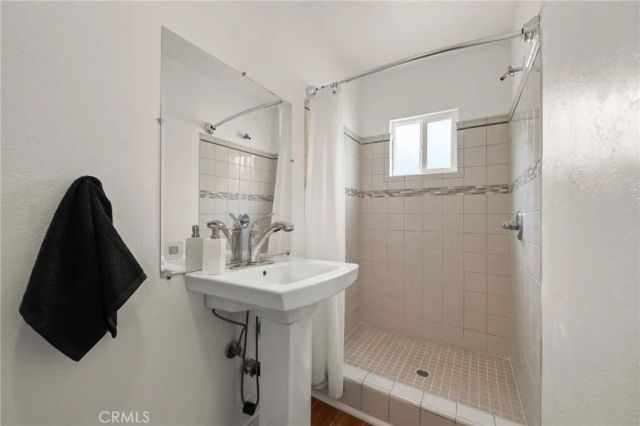 1547 W 65th, Los Angeles, CA 90047