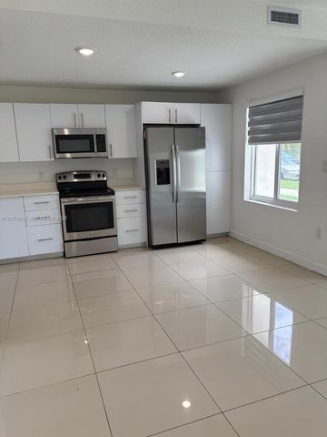 25680 SW 143rd Path, Homestead, FL 33032