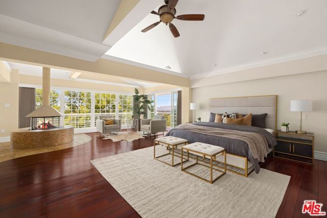 4615 White Oak Place, Los Angeles, CA 91316