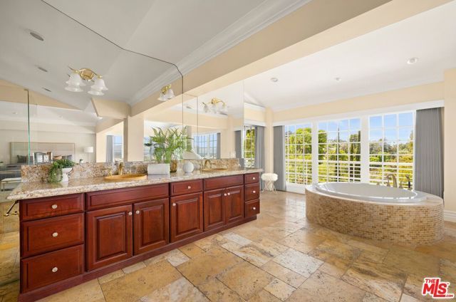 4615 White Oak Place, Los Angeles, CA 91316