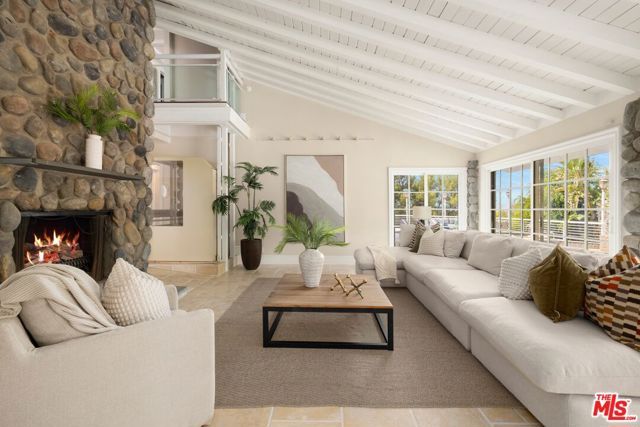 4615 White Oak Place, Los Angeles, CA 91316