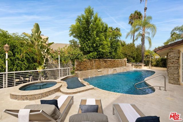 4615 White Oak Place, Los Angeles, CA 91316